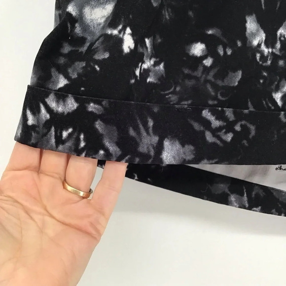 Lululemon Spring Break Away Shorts Dusk Dye Black/White Summer Size 8 - Picture 5 of 7